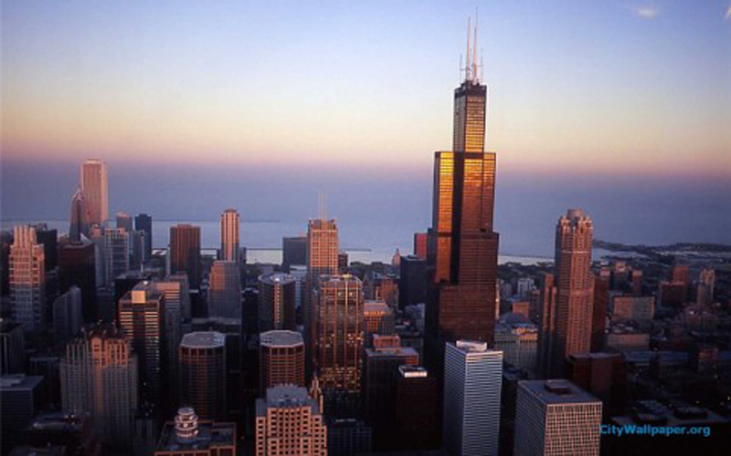 Самое высокое здание Чикаго - Уиллис-тауэр  - имеет 104 лифта производства Schindler, скоростью передвижения до 8 м/с